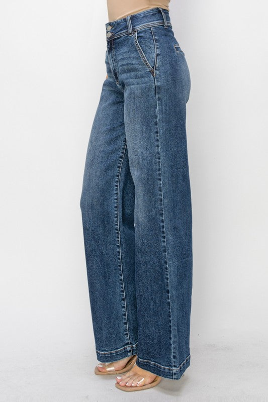 
                  
                    Solada Denim
                  
                